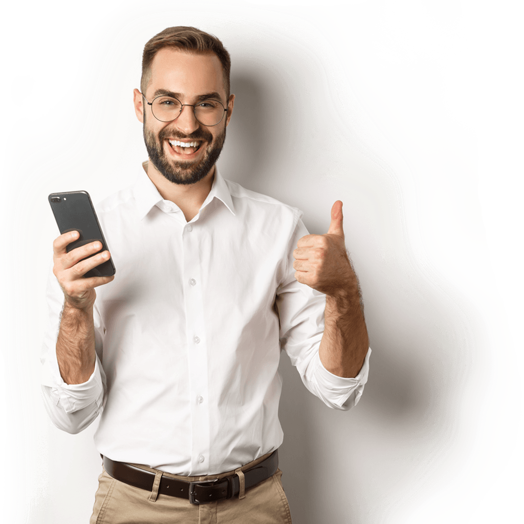 Profesional con smartphone invitando a contactar por WhatsApp
